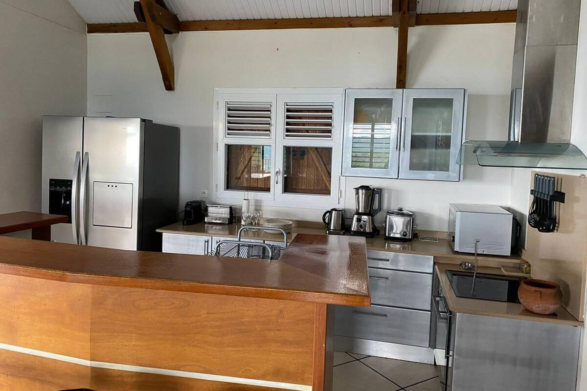8 location-villa-sainte-luce-martinique_la-cuisine
